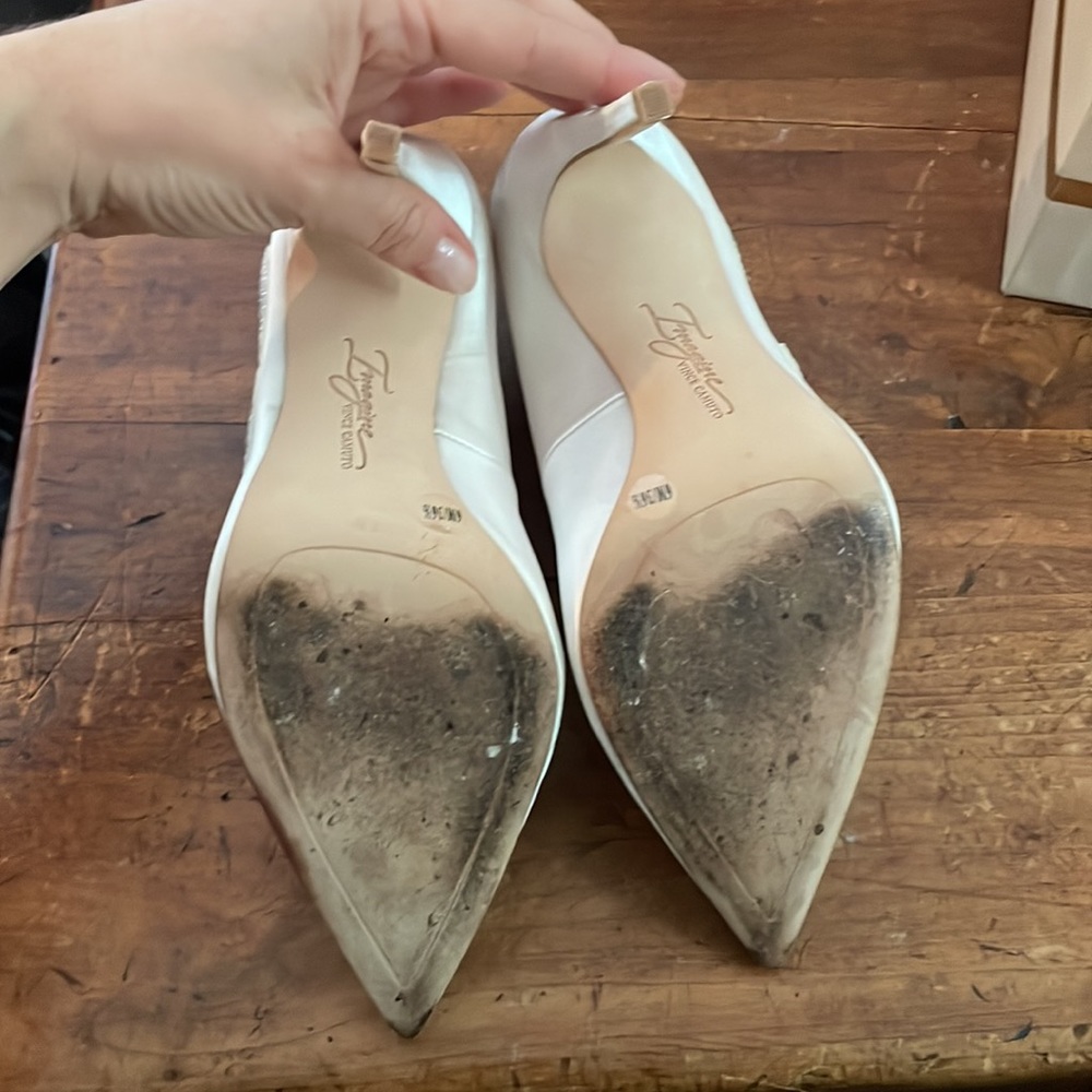 White silver Satin Vince Camuto Pumps - Picture 5 of 6